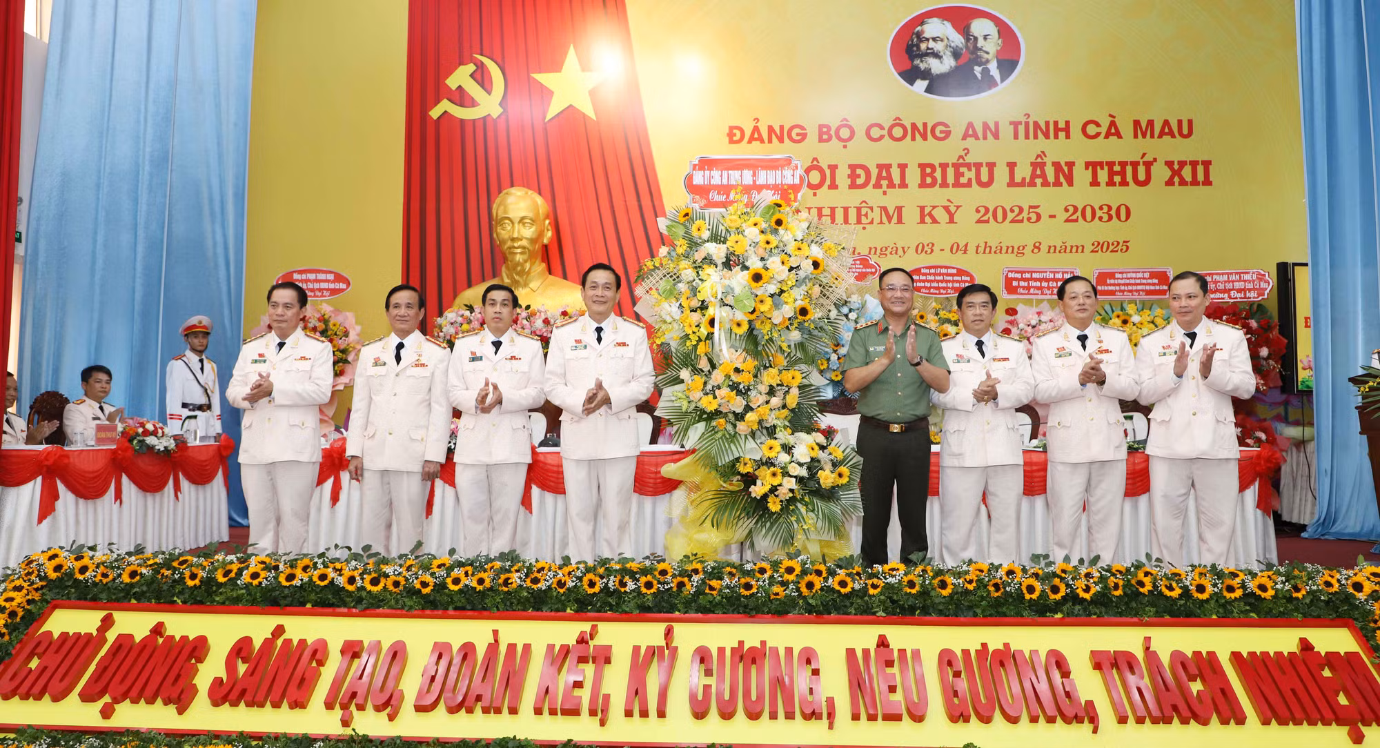 Thứ trưởng Phạm Thế Tùng dự Đại hội Đảng bộ Công an tỉnh Cà Mau -0