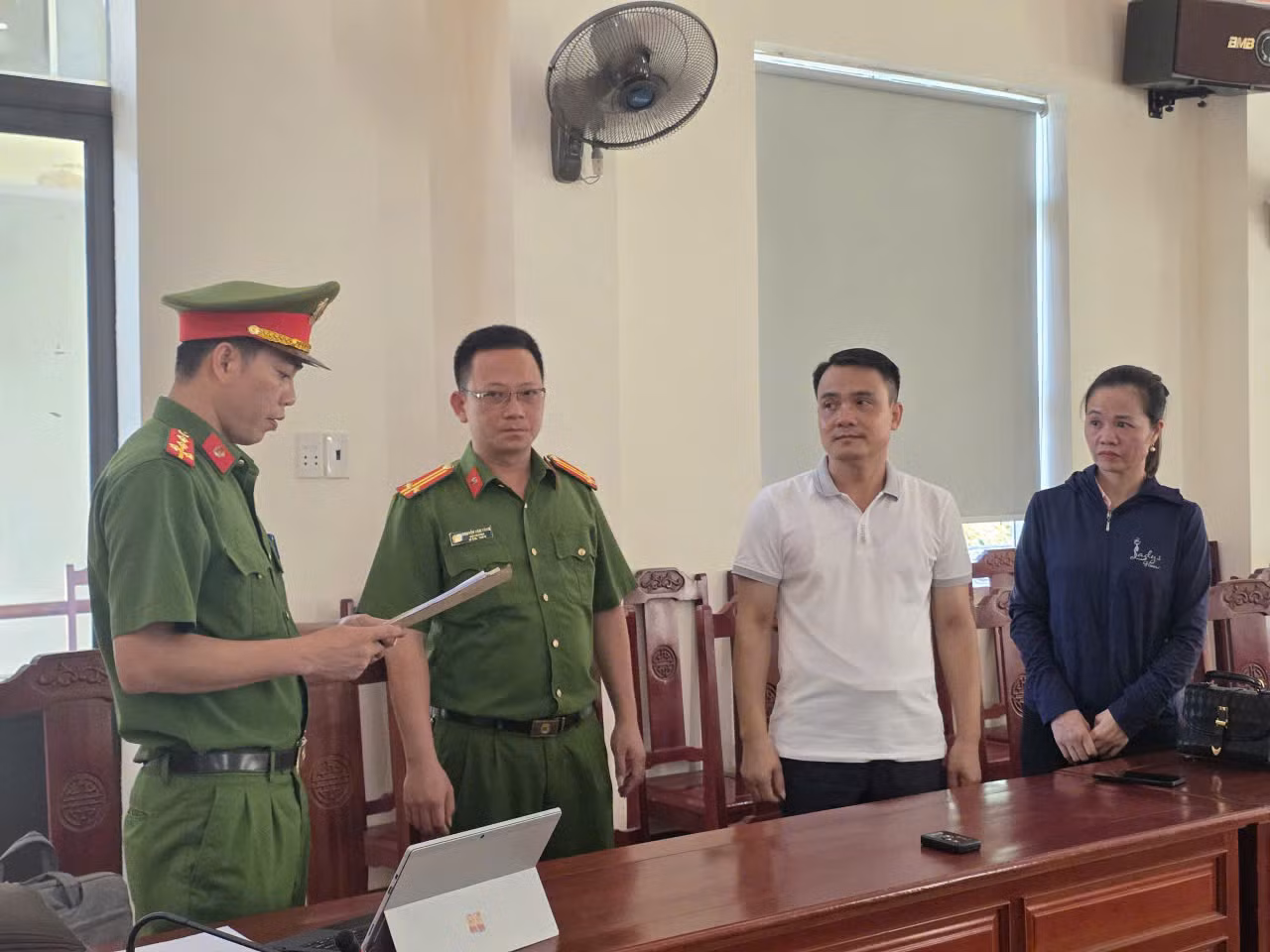 Khởi tố bị can đối với 2 đối tượng về tội giả mạo trong công tác -0