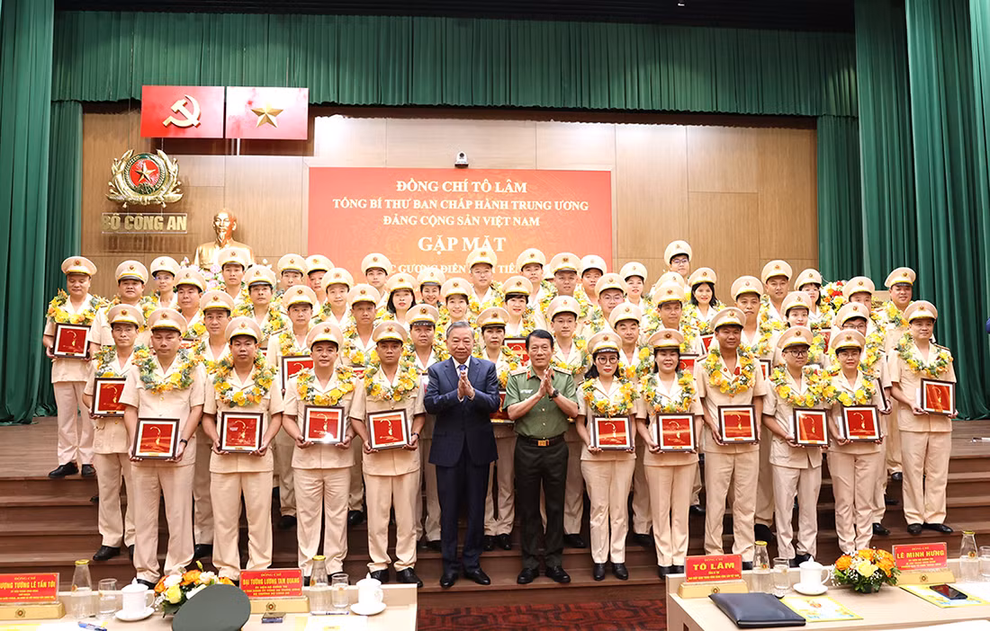 Tổng Bí thư: Đưa thi đua vào công việc hằng ngày, để mỗi CBCS đều có sáng kiến, hành động -0