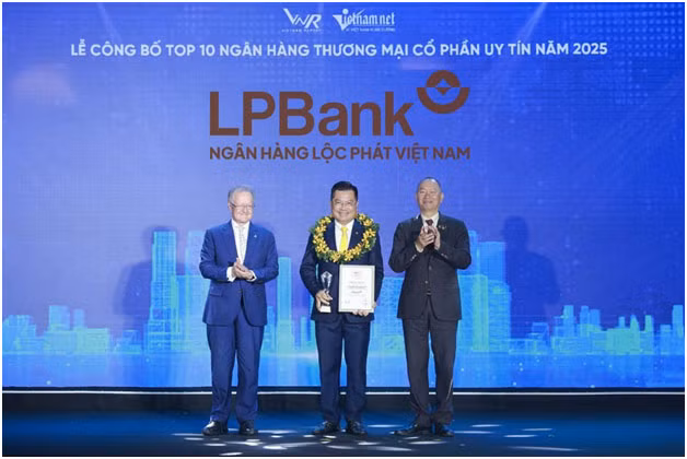 LPBank thăng hạng trong hai giải thưởng uy tín năm 2025 -0