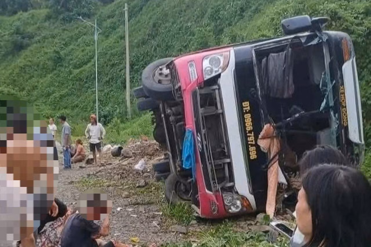 Lật xe khách trên Dốc Cun khiến một người tử vong -0