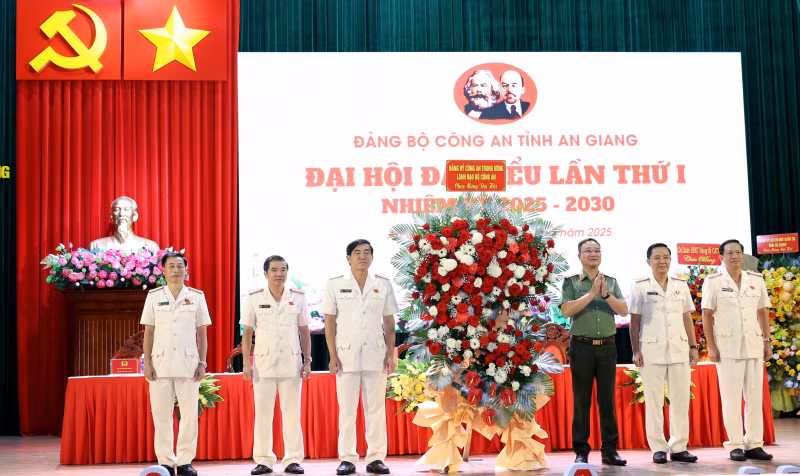 Công an tỉnh An Giang giữ vững ANTT, phục vụ phát triển kinh tế, xã hội của địa phương -0