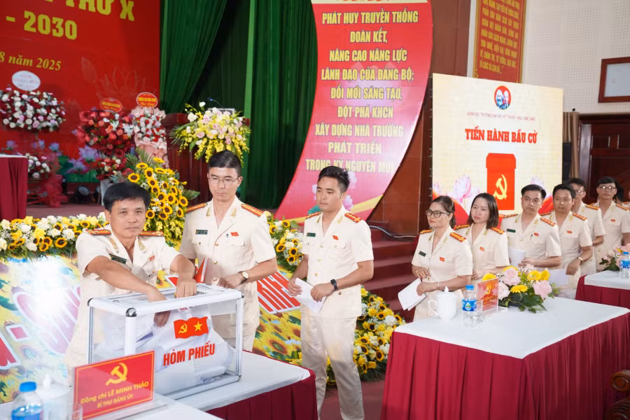 Xây dựng Đại học Kỹ thuật-Hậu cần CAND thành trung tâm nghiên cứu khoa học uy tín, trường đạt chuẩn quốc gia -0