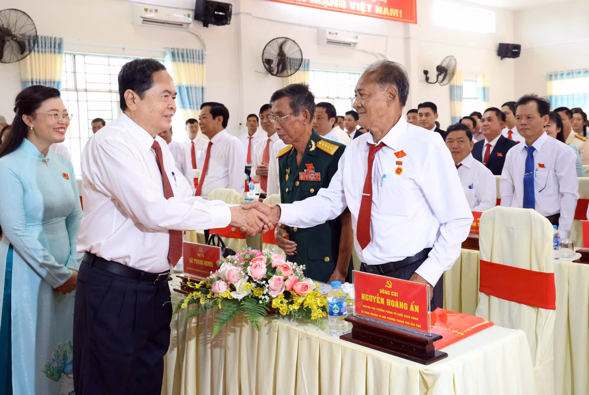 Chủ tịch Quốc hội: Chính quyền phải chủ động đi đến với người dân -0