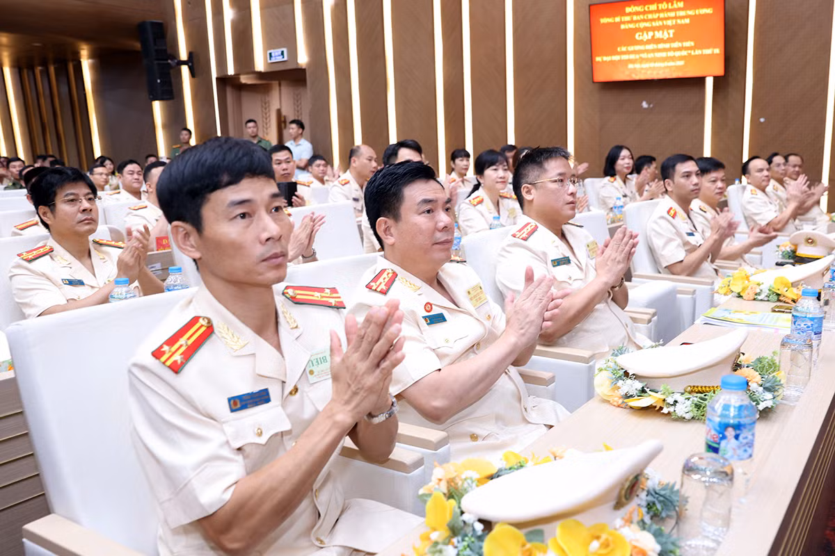 Tổng Bí thư Tô Lâm gặp mặt thân mật điển hình tiên tiến Đại hội Thi đua 