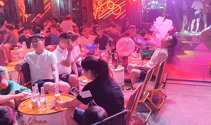 Muôn mặt “phố Tây” -0