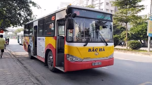 Khi nào sẽ chọn được nhà thầu xe buýt mới?