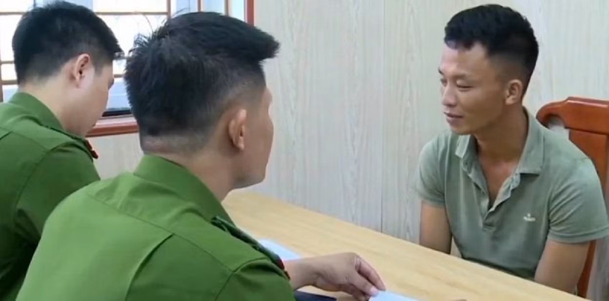 Nghi phạm phóng hỏa đốt 2 cấy ATM khai gì tại cơ quan Công an -0