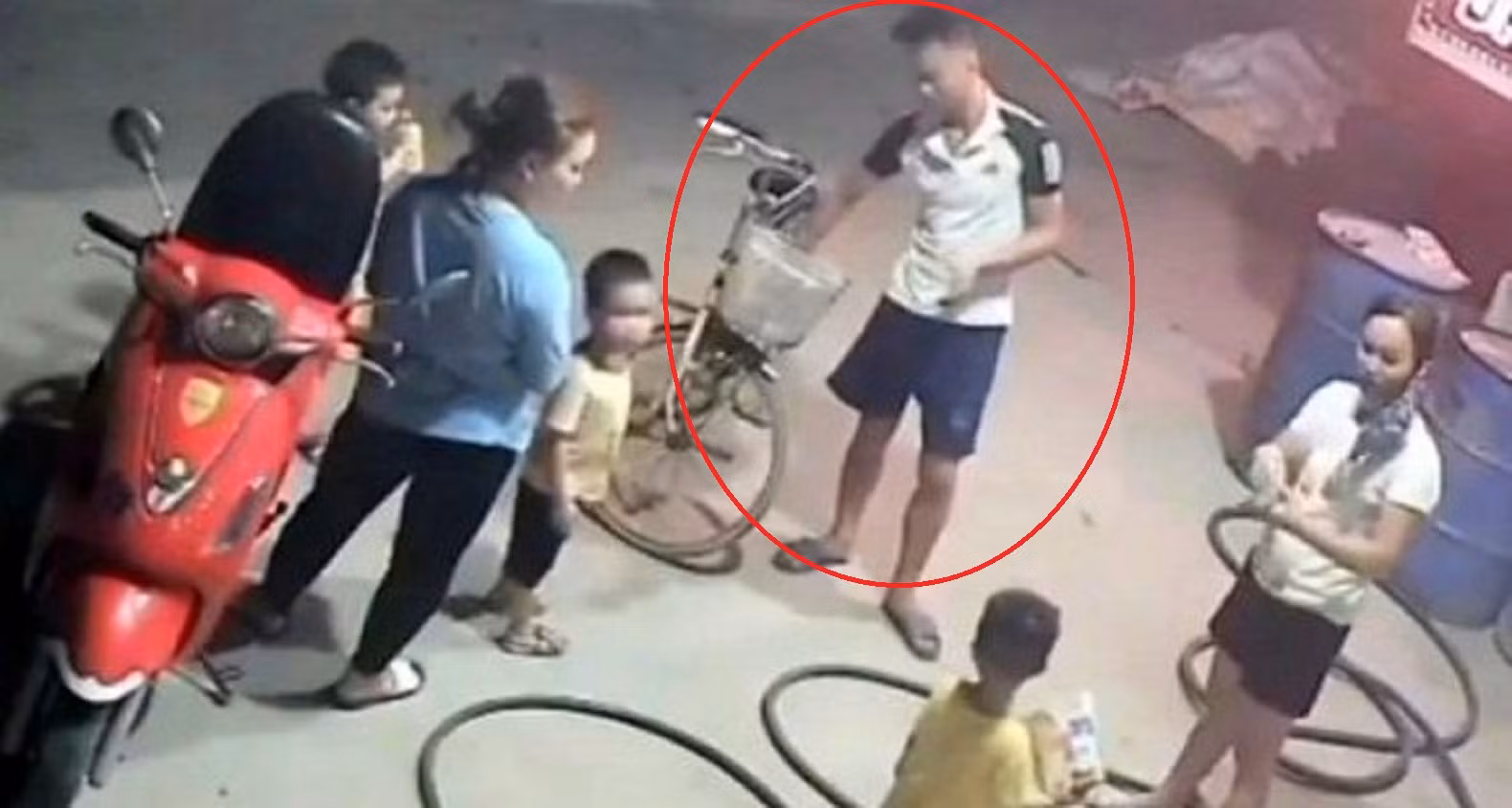 Nghi phạm phóng hỏa đốt 2 cấy ATM khai gì tại cơ quan Công an -0