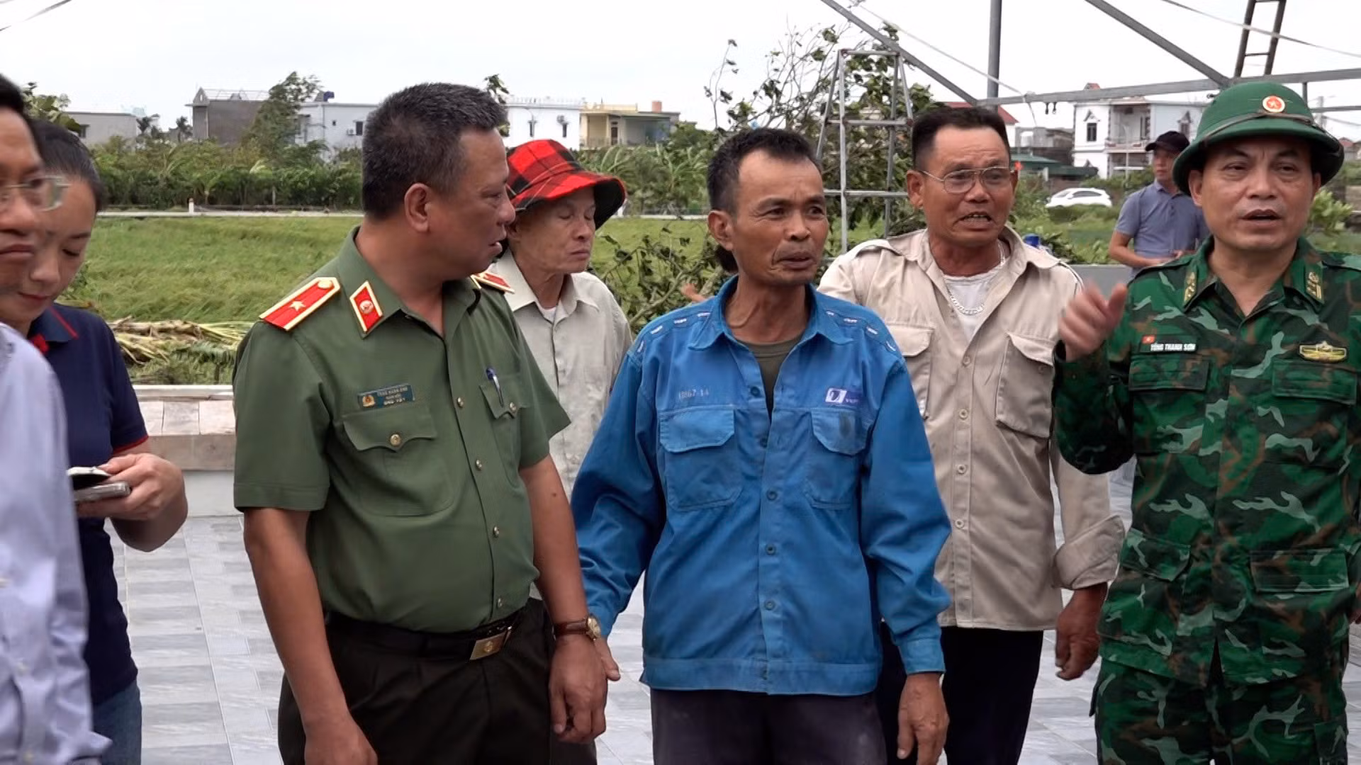 Hỗ trợ người dân thiệt hại nặng nề sau bão -0