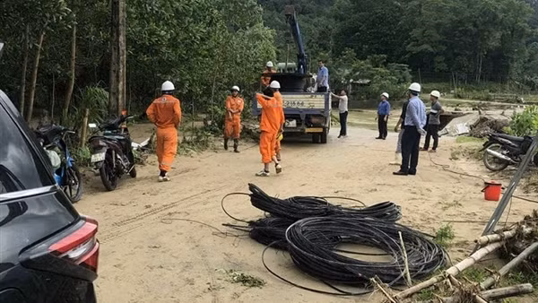 EVNNPC triển khai đồng bộ các phương án ứng phó bão số 10
