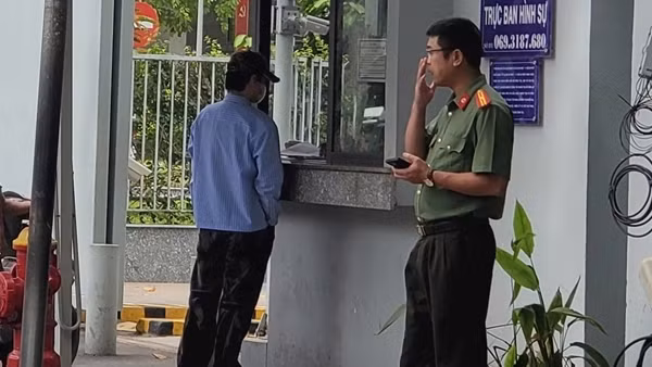 Ca sĩ Khánh Phương làm việc với Công an TP Hồ Chí Minh về MV "Anh em trước sau như một"