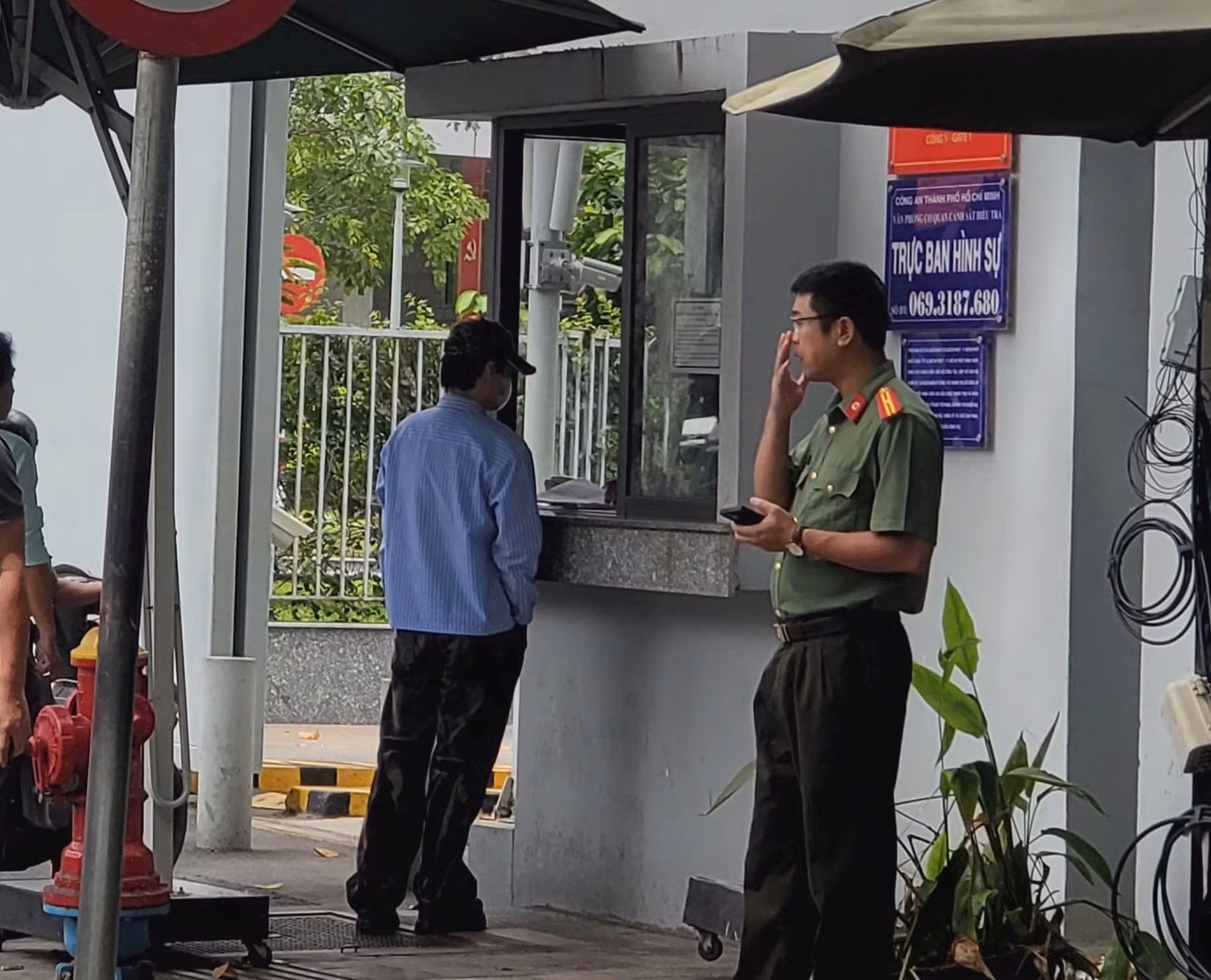Ca sĩ Khánh Phương đến làm việc với Công an TP Hồ Chí Minh -1