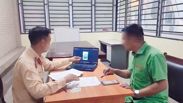 Xử phạt tài xế xe khách vi phạm từ phản ánh gửi tới Cục trưởng Cục CSGT