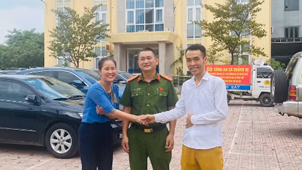 Trao trả 200 triệu đồng cho người bị chuyển nhầm