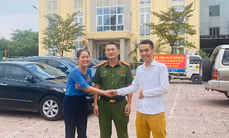 Trao trả 200 triệu đồng cho người bị chuyển nhầm -0