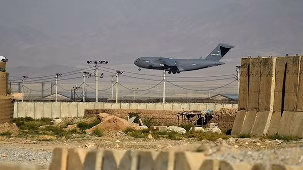 Tổng thống Trump đe doạ Taliban đối diện "điều tồi tệ" nếu không trả Mỹ căn cứ Bagram