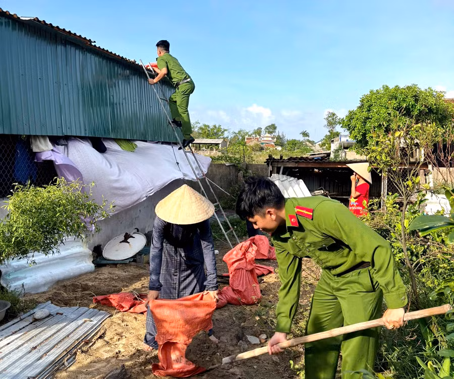 Khẩn trương di dời dân, bảo vệ tài sản trước thời điểm bão số 10 đổ bộ -0