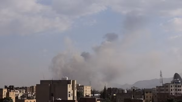 Israel dội bão lửa vào Sanaa, Houthi lập tức đáp trả