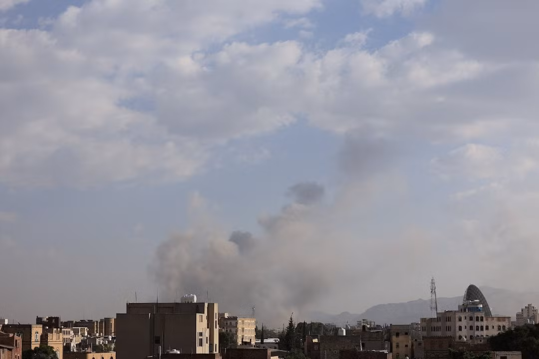 Israel dội bão lửa vào Sanaa, Houthi lập tức đáp trả -0
