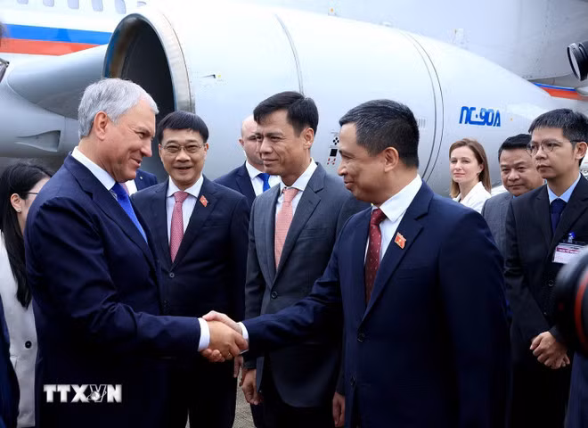 Chủ tịch Duma Quốc gia Nga đến Hà Nội, bắt đầu thăm chính thức tới Việt Nam -0