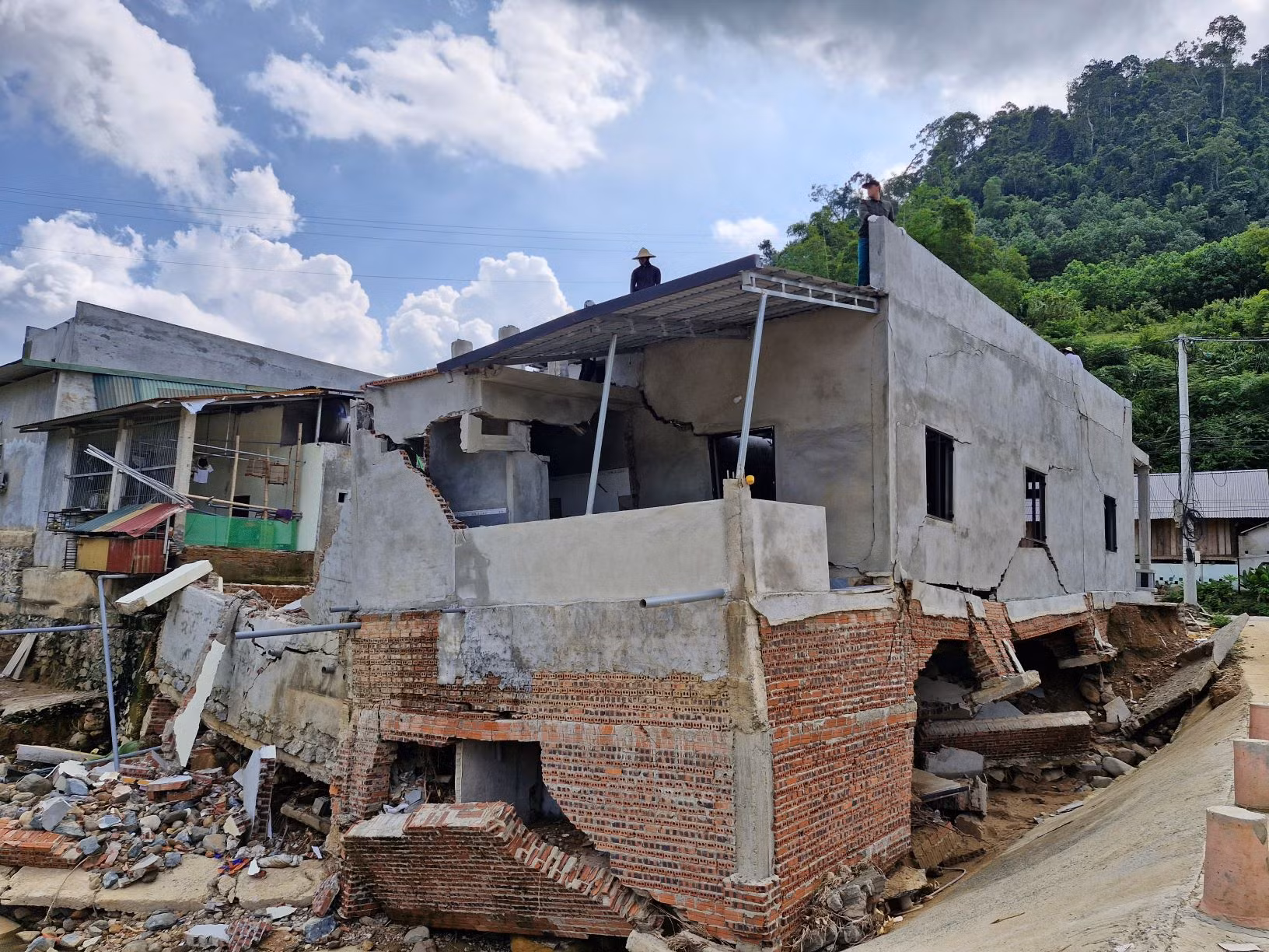 Yên Nhân sau bão số 5: Ngổn ngang nỗi lo tái định cư -0