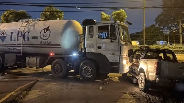 Tài xế đột quỵ, xe bồn chở gas mất kiểm soát tông nhiều phương tiện