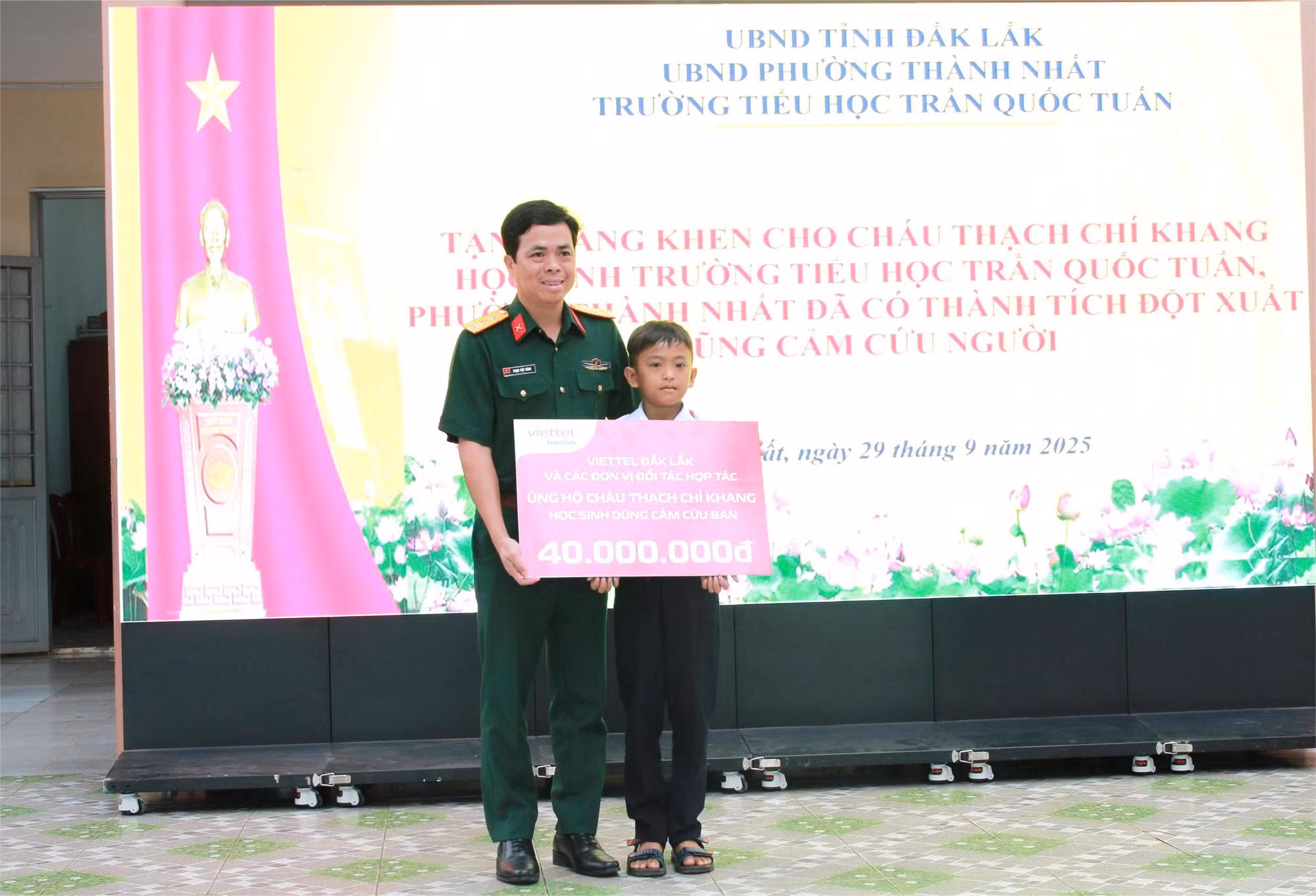 Dũng cảm cứu bạn trong vụ thảm án, một học sinh được Chủ tịch tỉnh tặng Bằng khen -0