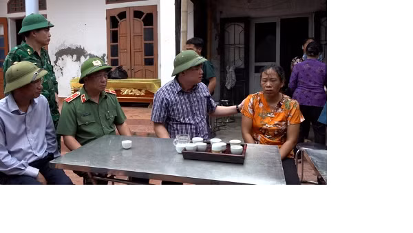 Thăm hỏi, động viên, hỗ trợ người dân Thái Thụy thiệt hại nặng nề sau bão