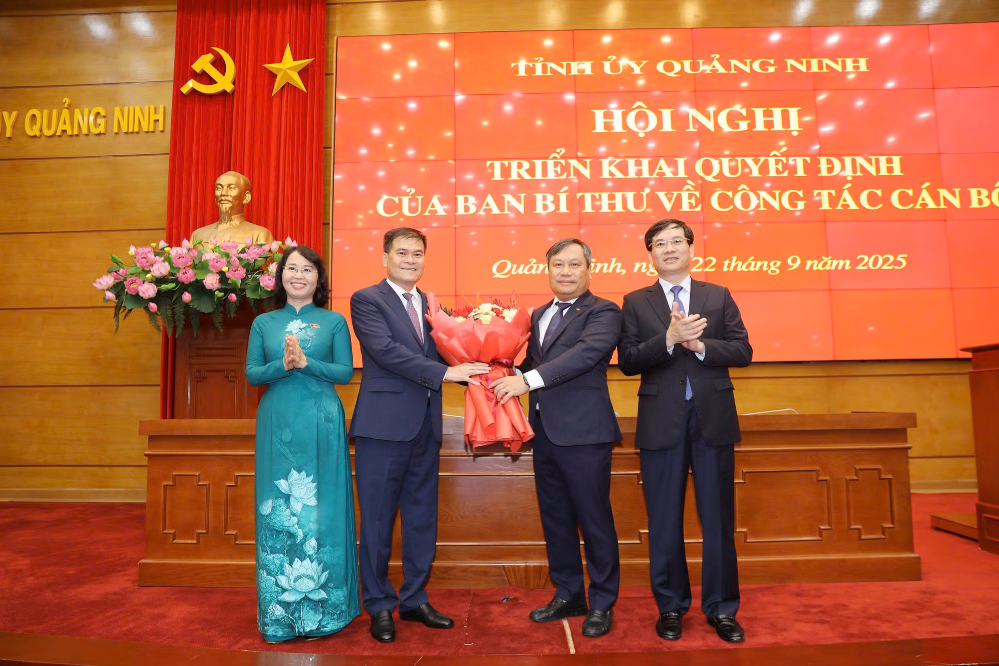 Thứ trưởng Bộ Tài chính Bùi Văn Khắng giữ chức Phó Bí thư Tỉnh ủy Quang Ninh -0
