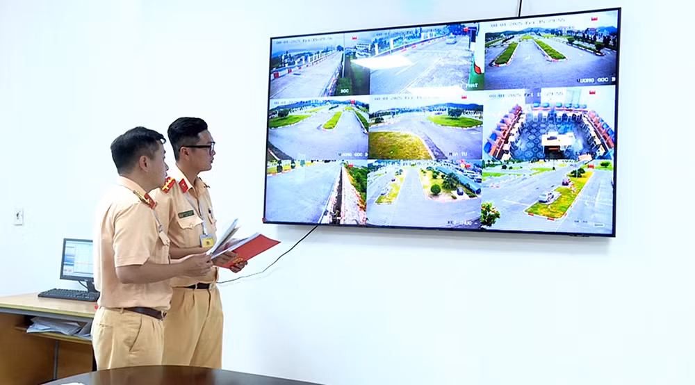 csgt quang ninh ung dung chuyen doi so trong sat hach cap giay phep lai xe.jpg -0