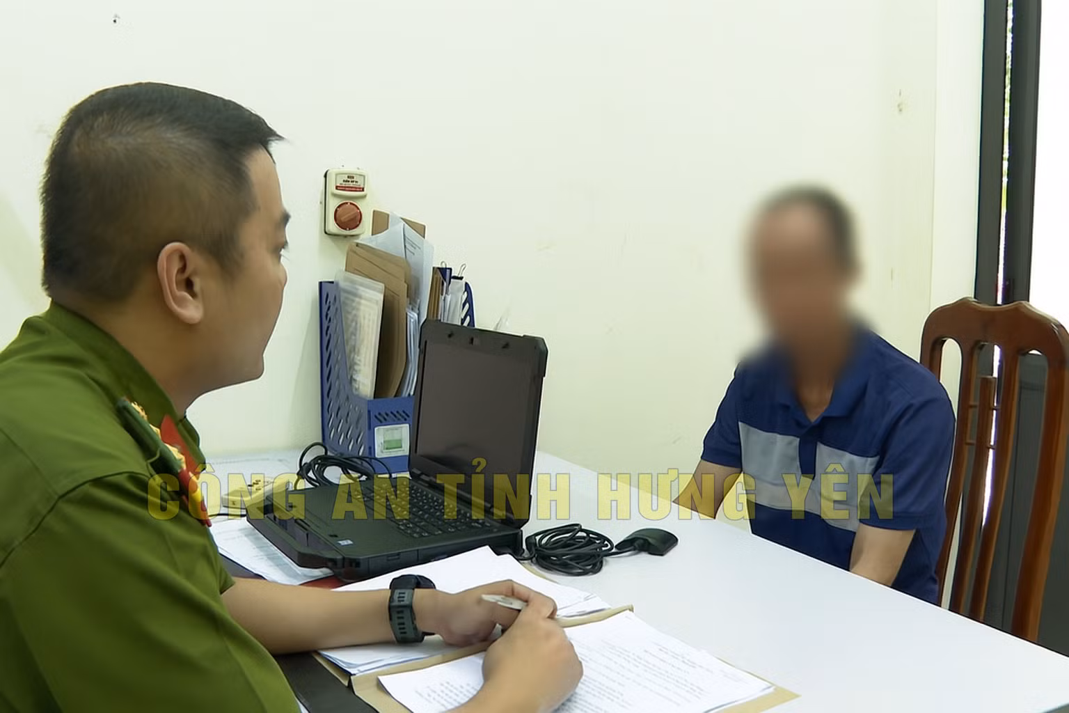 Khởi tố vụ án hình sự về hành vi hành hạ con đẻ tại Hưng Yên -0