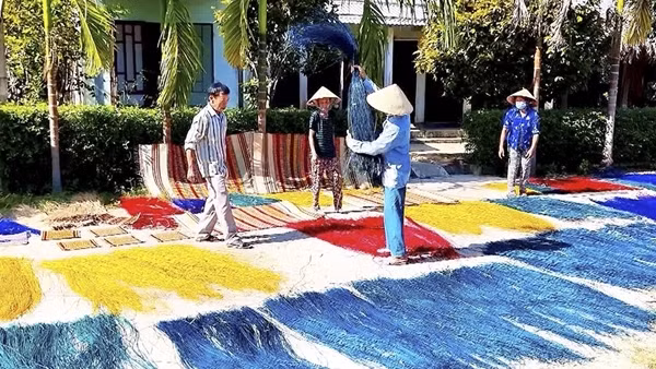 Chiếu hoa đỏ thắm, trăm năm làng nghề