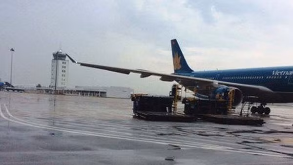 Bốn sân bay tạm đóng cửa ứng phó bão Bualoi