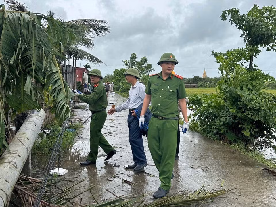 Hải Phòng, Quảng Ninh: lốc xoáy khiến nhiều người bị thương, tài sản bị hư hại nặng -0