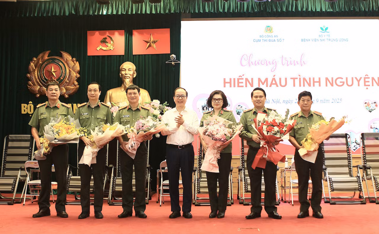 CBCS Cụm thi đua số 7 sôi nổi hiến máu tình nguyện -0