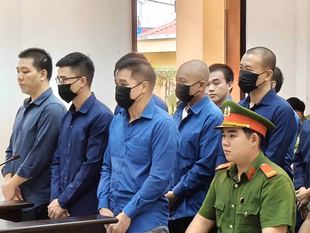 “Nhận quà” là súng đạn, Bình Kiểm và đồng phạm ra tòa -0