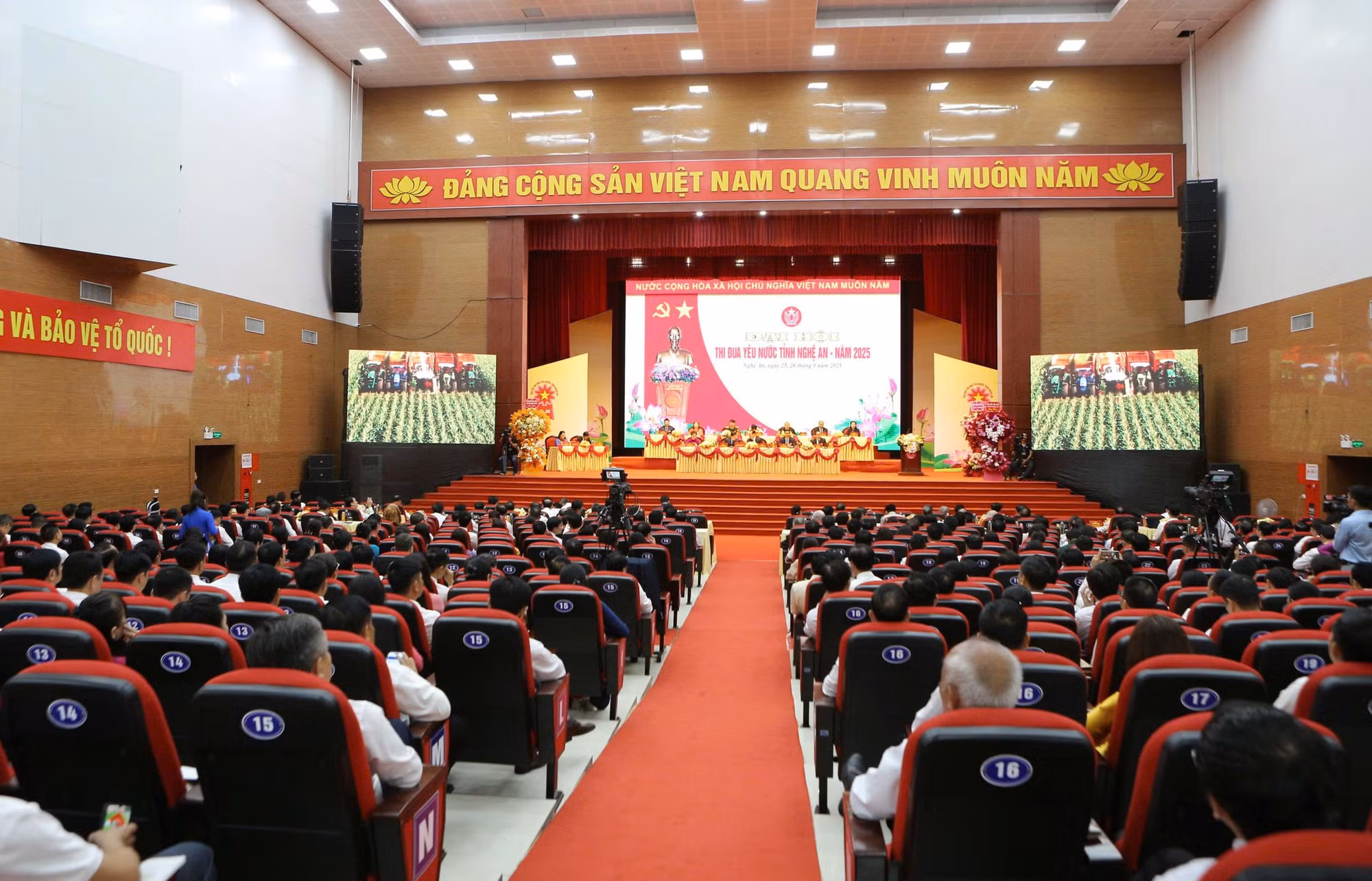 Đại hội Thi đua yêu nước tỉnh Nghệ An năm 2025: Tôn vinh, lan toả những tấm gương điển hình tiên tiến -0