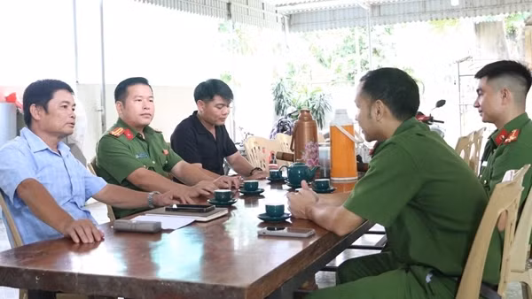 Trưởng Công an xã - Người thắp lửa bình yên nơi cơ sở
