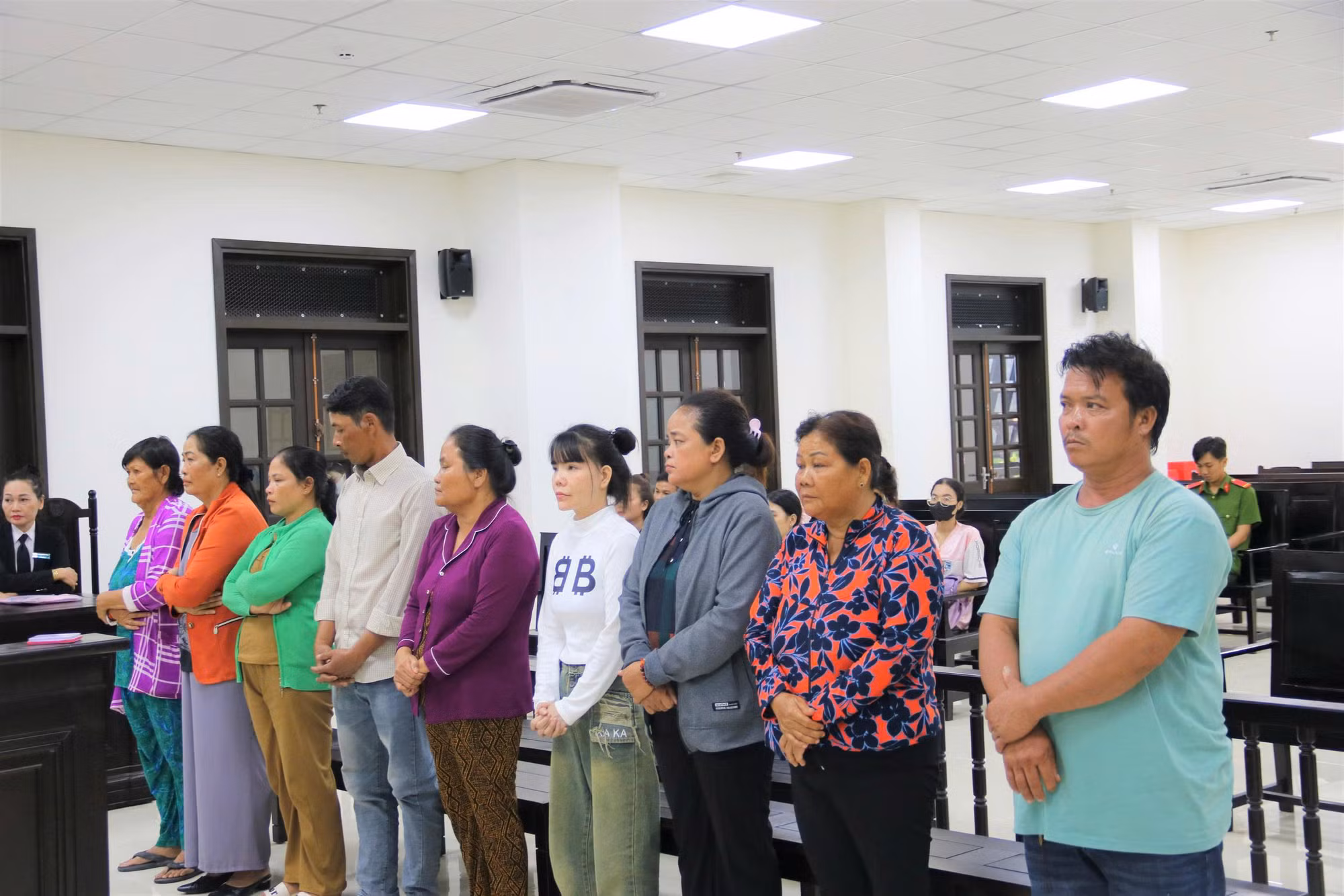 Băng nhóm lừa bán 47 phụ nữ sang Trung Quốc làm vợ bị phạt 113 năm tù -0