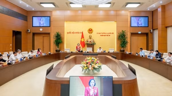 Thông qua một số nghị quyết về công tác ứng cử, bầu cử đại biểu Quốc hội và HĐND các cấp