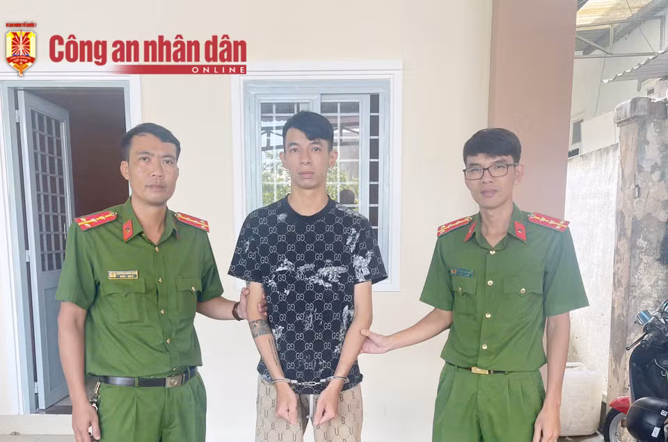 Bắt nóng đối tượng đâm trọng thương tài xế xê ôm, cướp tài sản -0