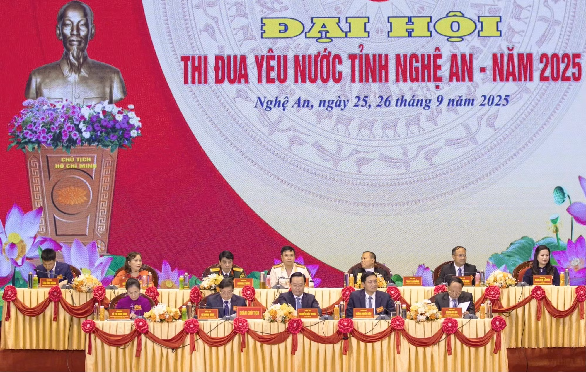 Đại hội Thi đua yêu nước tỉnh Nghệ An năm 2025: Tôn vinh, lan toả những tấm gương điển hình tiên tiến -0