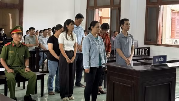 Kế toán "rút ruột" công quỹ hơn 2 tỷ đồng, 5 cựu cán bộ xã lãnh án