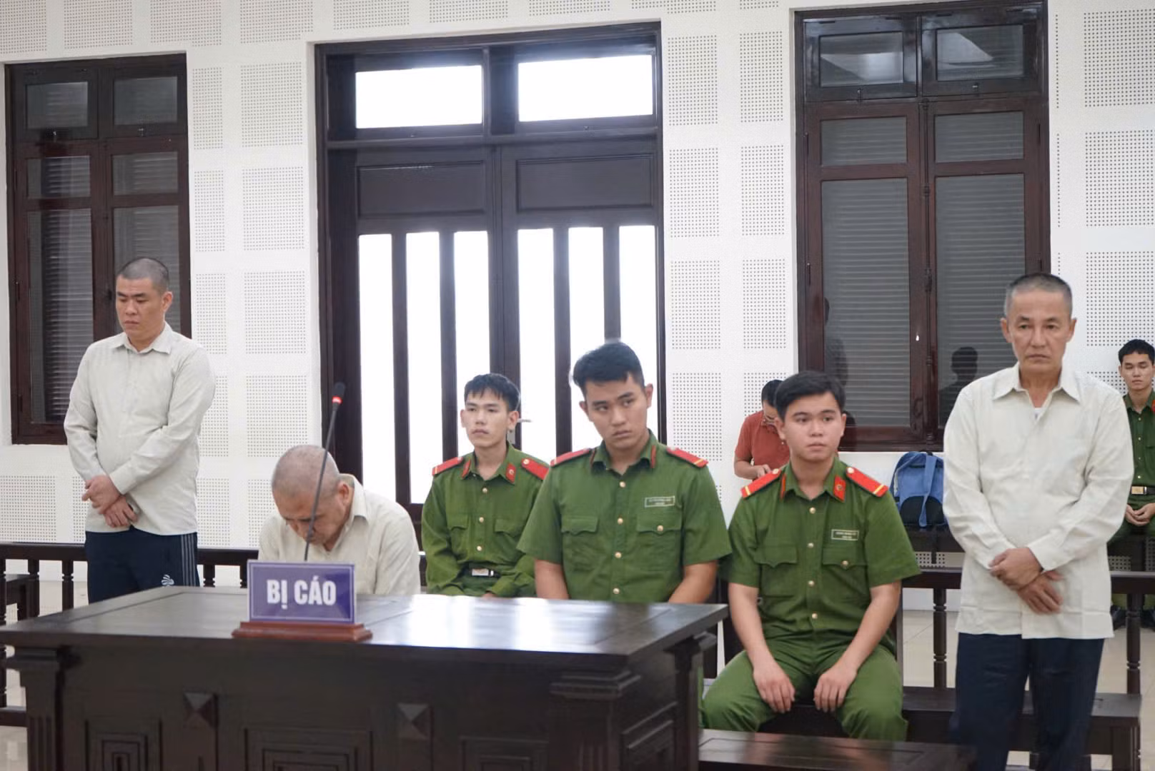 Đà Nẵng: Bản án nghiêm khắc cho nhóm tội phạm đội lốt doanh nhân tranh đoạt quyền quản lý mỏ cát -0