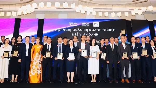 Bảo Việt tiếp tục được vinh danh trong Top 50 Công ty kinh doanh hiệu quả nhất Việt Nam 2025