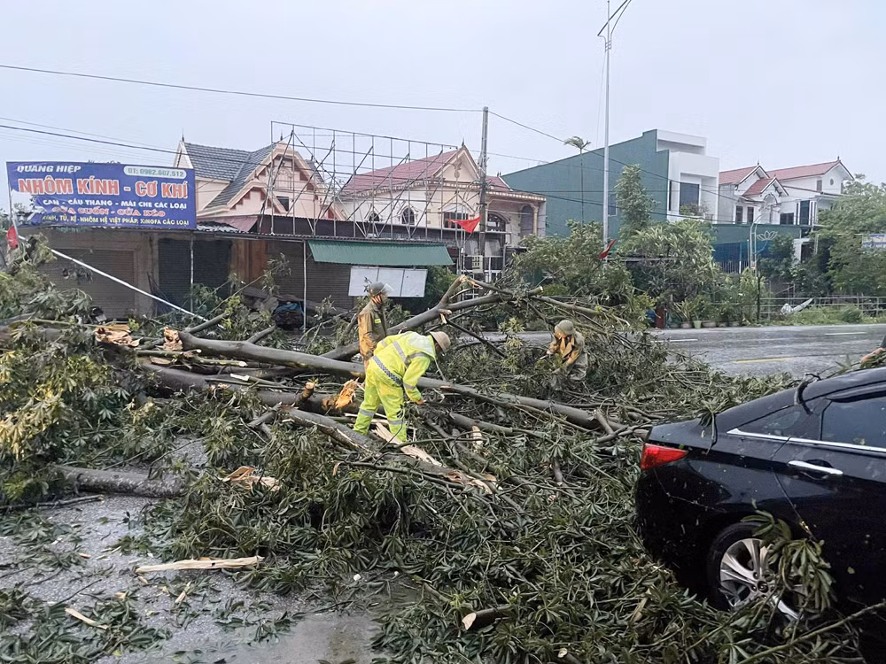 Tổng lực khắc phục hậu quả bão số 10 -0