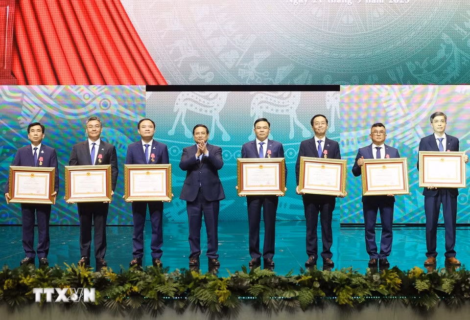 Tổng Bí thư dự Lễ kỷ niệm 50 năm Ngày thành lập Tập đoàn Công nghiệp - Năng lượng quốc gia Việt Nam -0