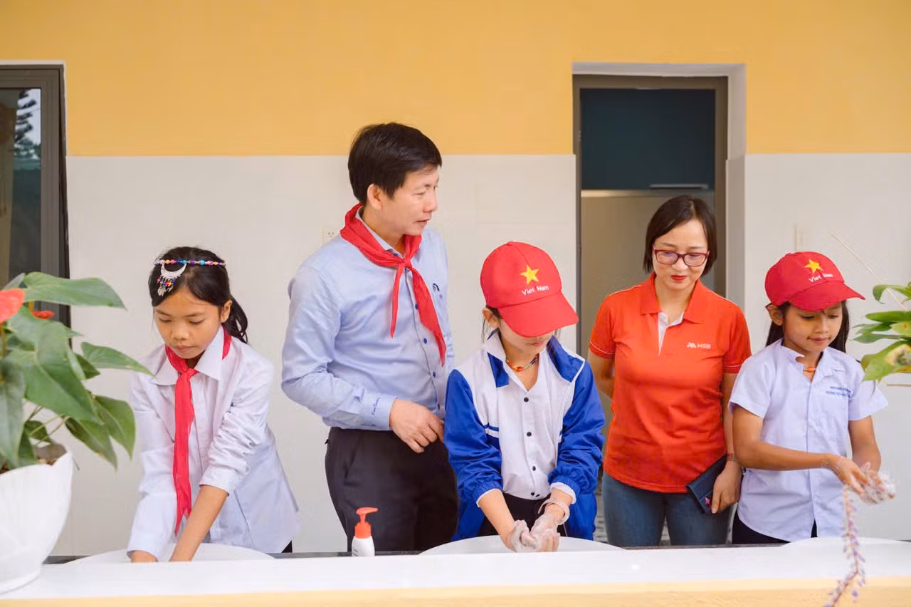 MSB trao tặng 8 phòng học và công trình vệ sinh tại Huế -0