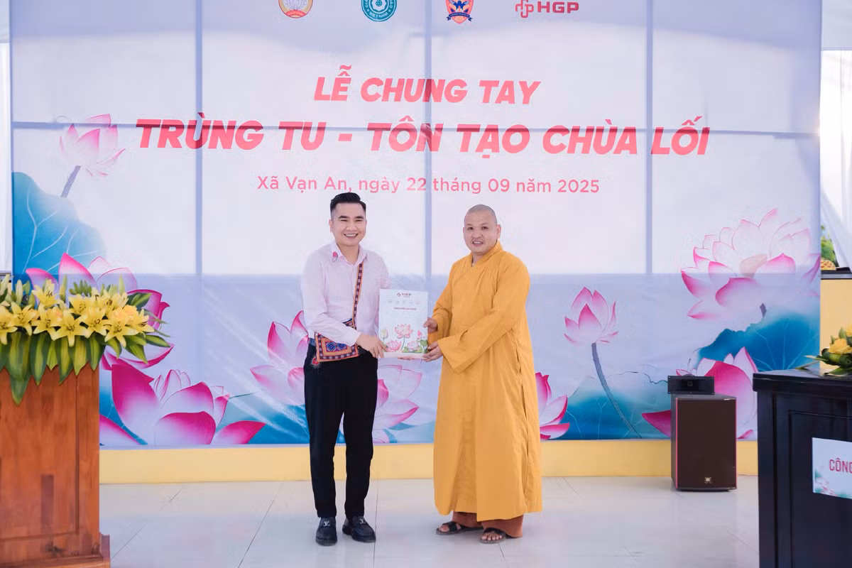 Hoàng Gia Phát Group tặng quà cho họ sinh nghèo và ủng hộ trùng tu, tôn tạo Chùa Lối -0